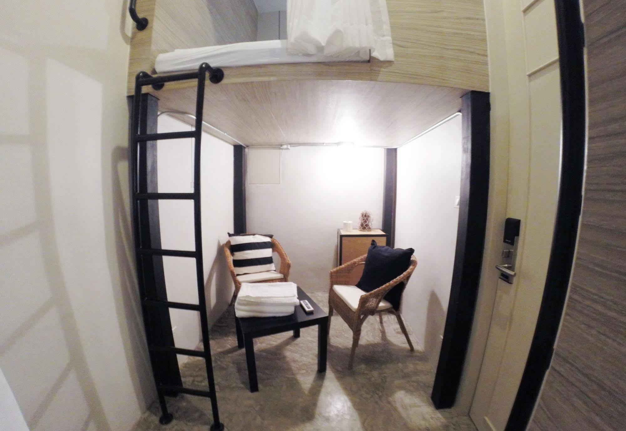 Slumber Bangkok Soi 1 호스텔 외부 사진
